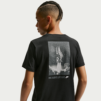 Nike Sportswear Older Kids' T-Shirt. Nike IL
